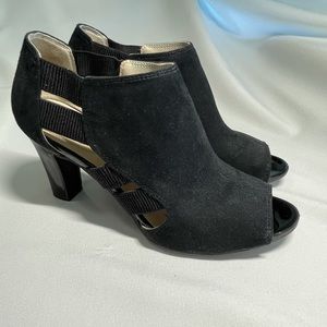 Life Stride Black Suede Shoes